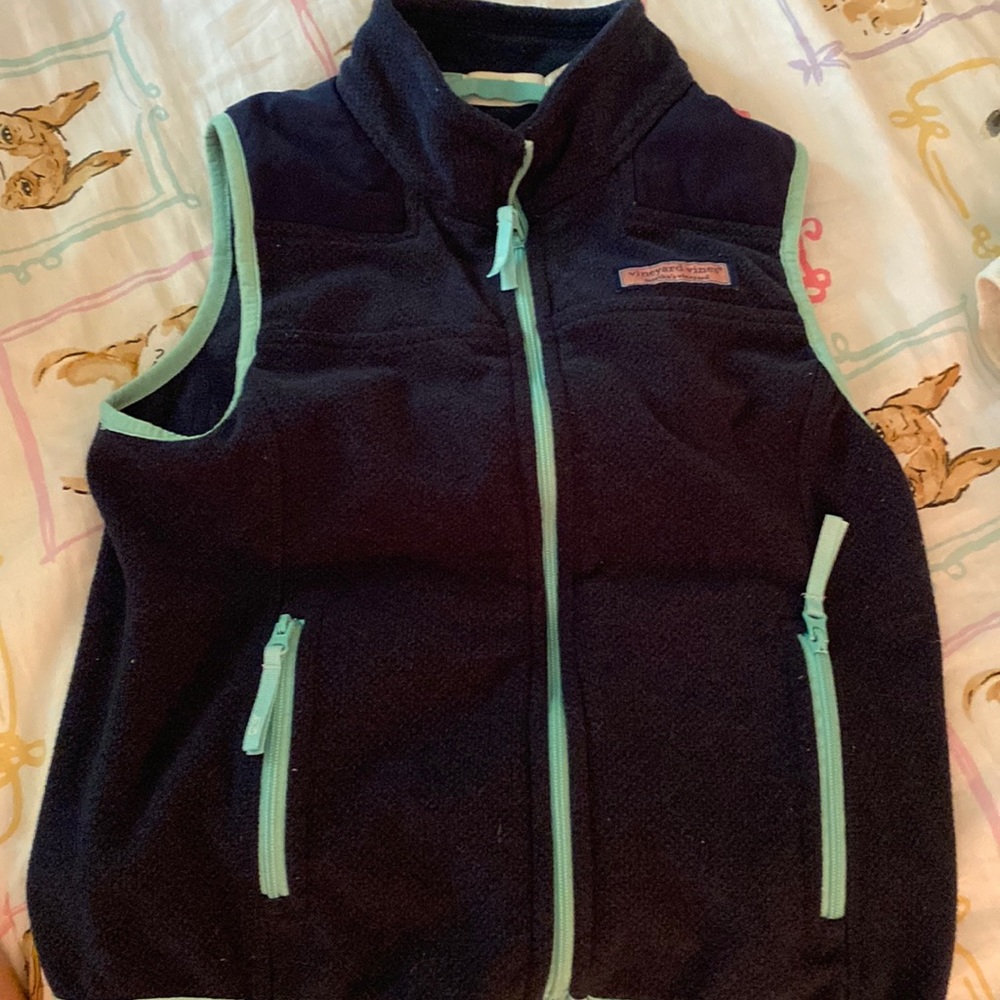 Girls’ Vineyard Vines Harbor Fleece Vest. Sized XS. Navy with teal!